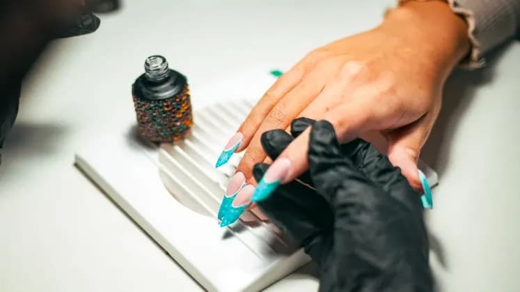 How Nail fungus grows under nails