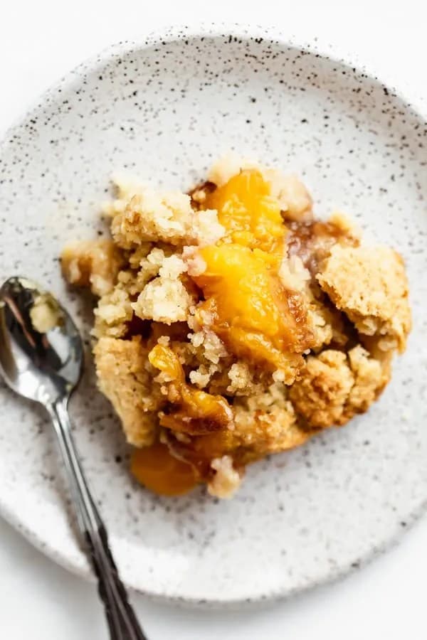 Cooking With Que’s Crusty Peach Cobbler Cause We Love The Crust — cover