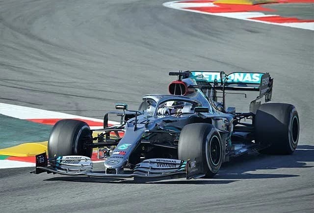 The Truth Behind Lewis Hamilton’s Contract Rumors: Ferrari Sets the Record Straight