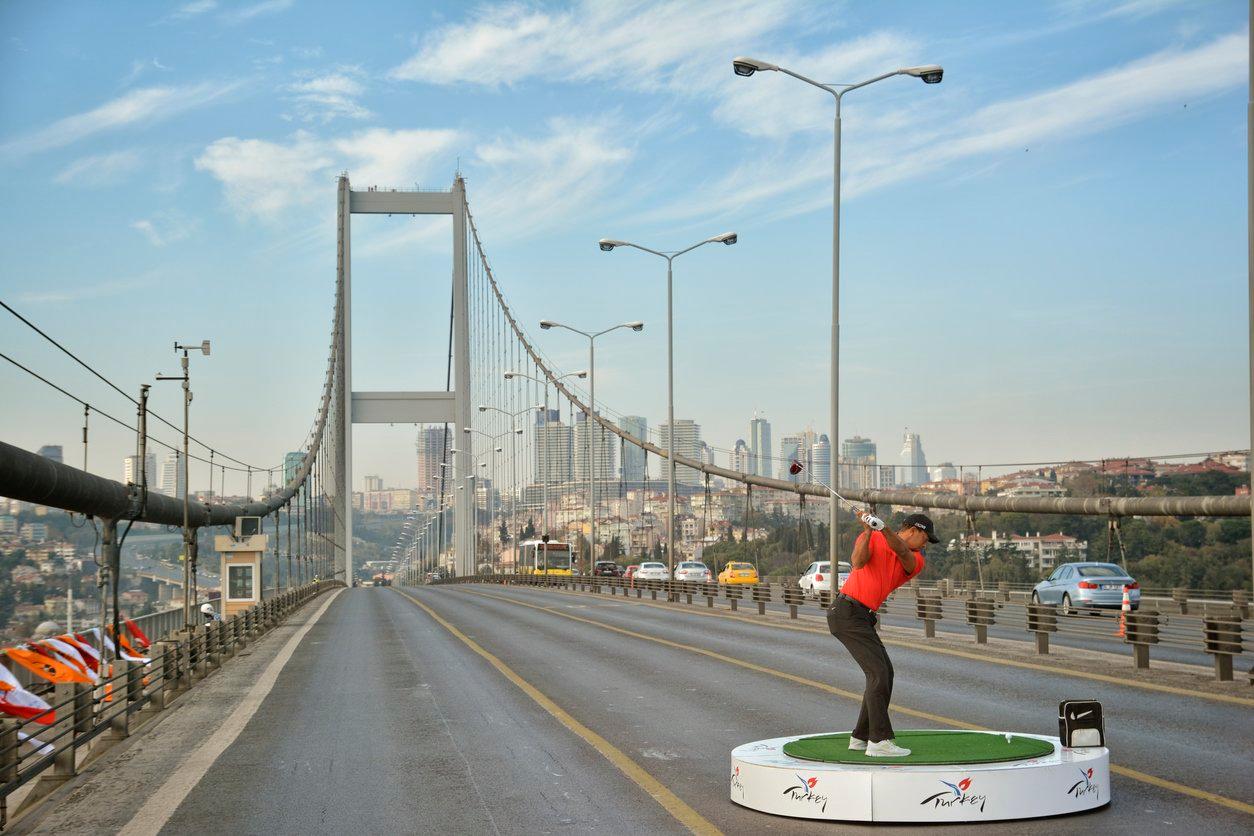 Tiger Woods playing golf